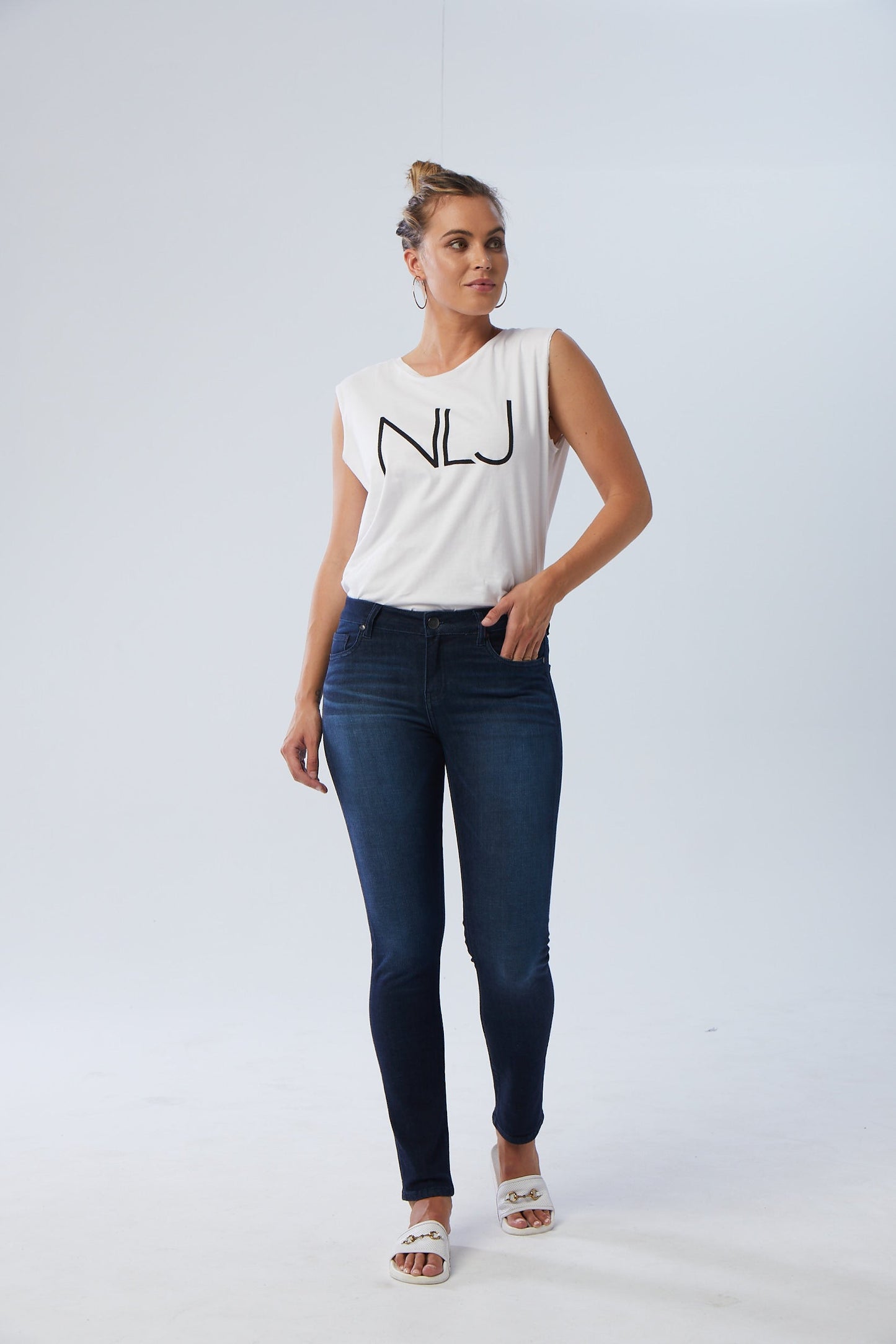 AUIN Straight Jean