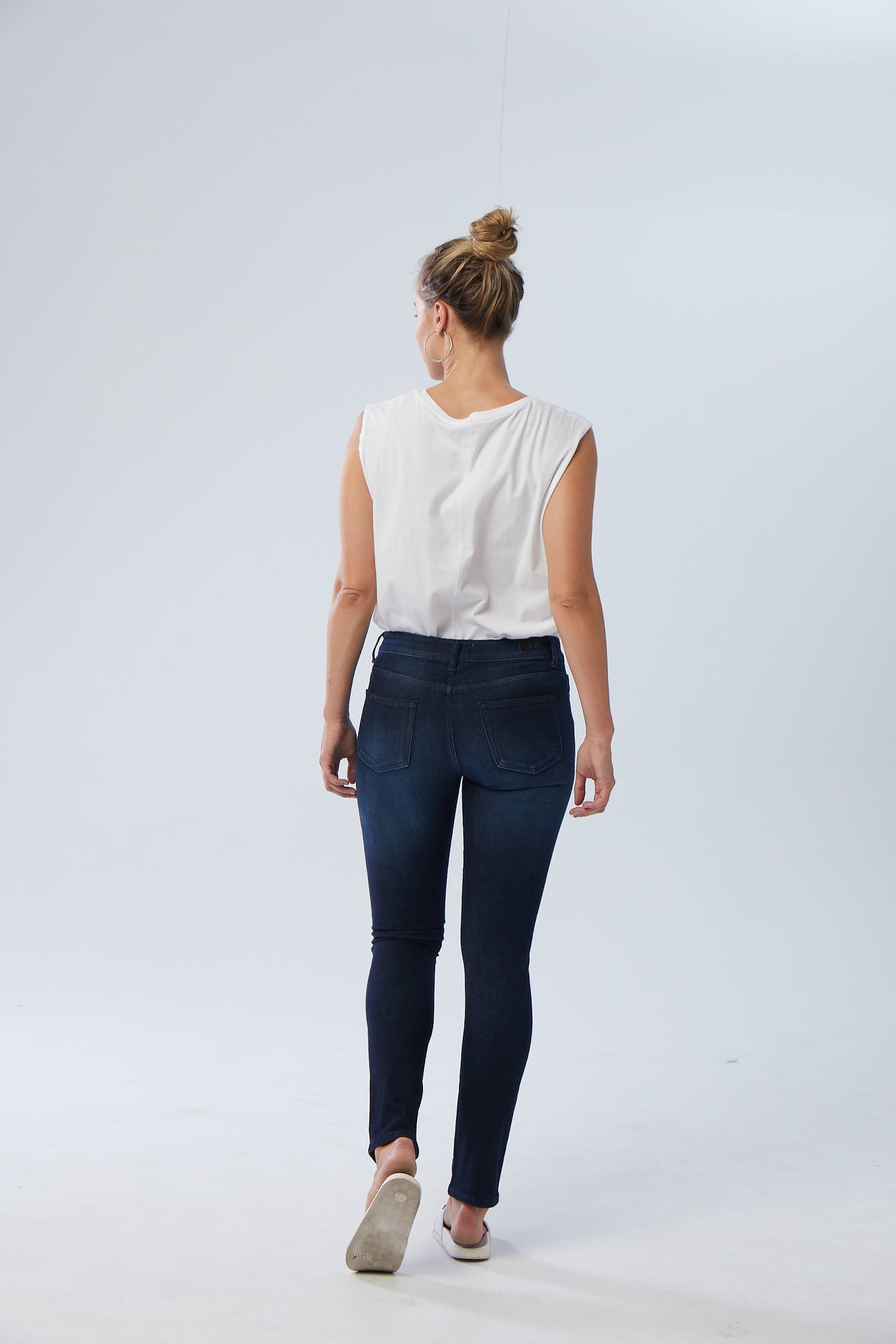 AUIN Straight Jean