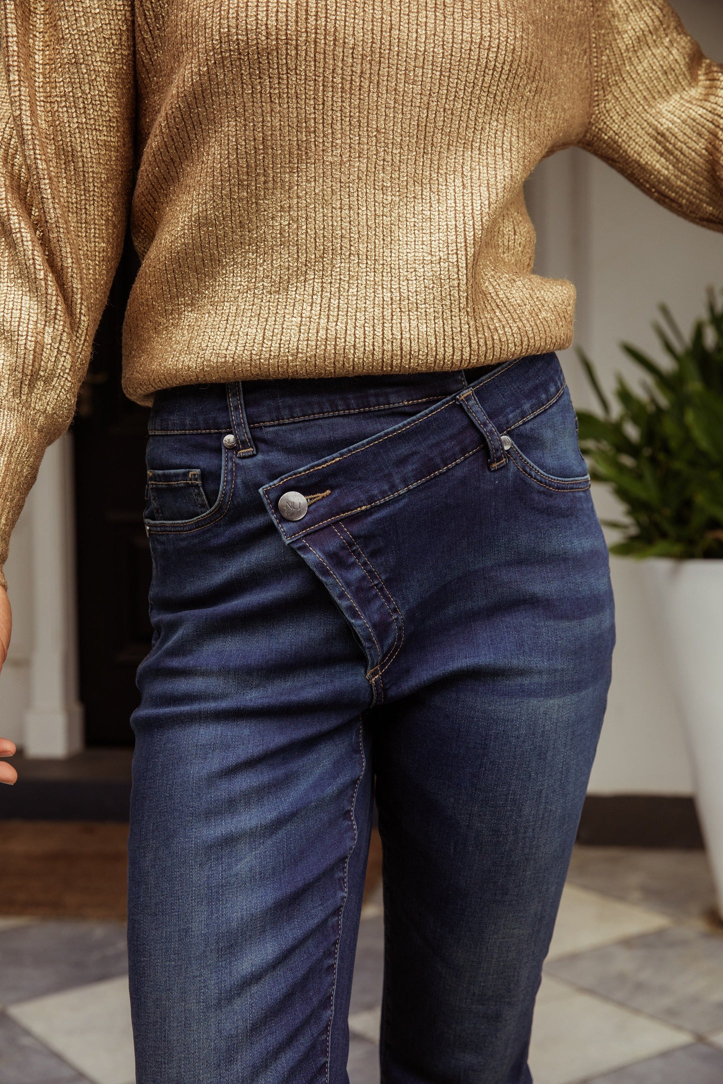 Ware Asymmetric waist Denim